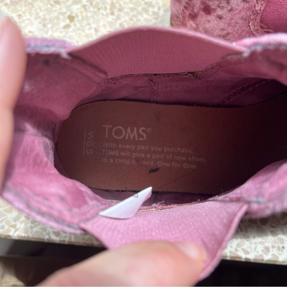 Tom’s Pink Velour Booties - Picture 4 of 6